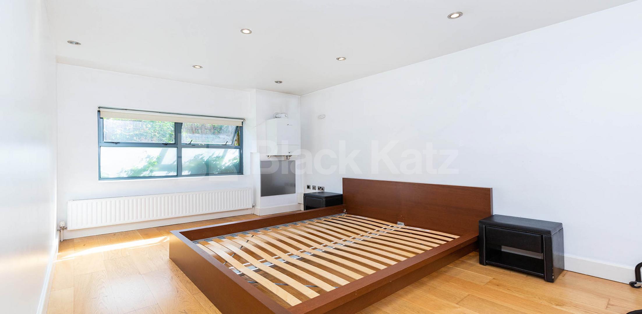 			2 Bedroom, 1 bath, 1 reception Apartment			 Bethnal Green Road, BETHNAL GREEN /HACKNEY